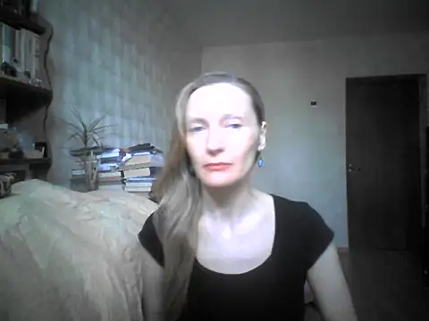Snapshot of LunaBelle8 chatting on May 5, 12:19 pm LunaBelle8 online show from May 5, 12:19 pm