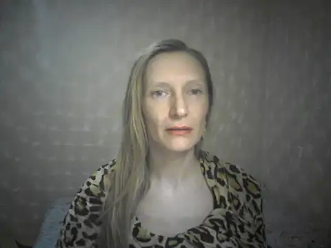 Snapshot of LunaBelle8 chatting on April 18, 7:07 pm LunaBelle8 online show from April 18, 7:07 pm