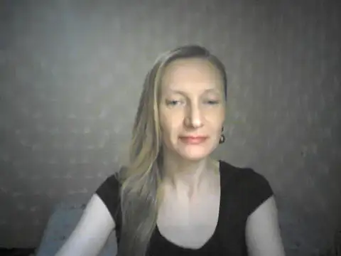 Snapshot of LunaBelle8 chatting on May 3, 6:22 pm LunaBelle8 online show from May 3, 6:22 pm