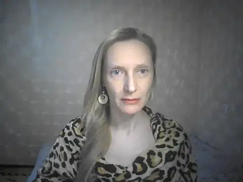 Snapshot of LunaBelle8 chatting on April 22, 5:20 pm LunaBelle8 online show from April 22, 5:20 pm