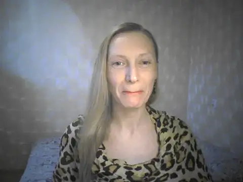 Snapshot of LunaBelle8 chatting on May 1, 4:12 pm LunaBelle8 online show from May 1, 4:12 pm