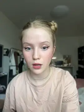 Snapshot of LilianHowards chatting on July 2, 12:22 pm LilianHowards online show from July 2, 12:22 pm