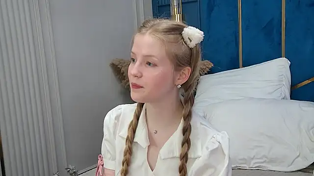 Snapshot of LilianHowards chatting on May 24, 9:42 am LilianHowards online show from May 24, 9:42 am