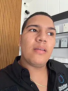 Snapshot of Patricio_02 chatting on May 11, 2:45 pm Patricio 02 online show from May 11, 2:45 pm