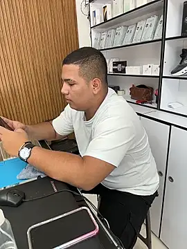 Snapshot of Patricio_02 chatting on May 22, 3:54 pm Patricio 02 online show from May 22, 3:54 pm