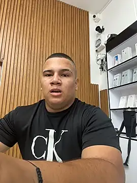 Snapshot of Patricio_02 chatting on May 29, 4:02 pm Patricio 02 online show from May 29, 4:02 pm