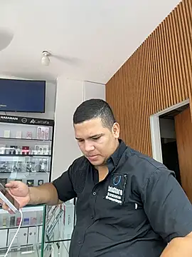 Snapshot of Patricio_02 chatting on May 6, 3:49 pm Patricio 02 online show from May 6, 3:49 pm