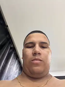 Snapshot of Patricio_02 chatting on May 17, 4:01 am Patricio 02 online show from May 17, 4:01 am