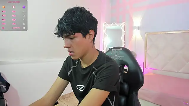 Snapshot of Damian_tay chatting on July 13, 11:31 am Damian tay online show from July 13, 11:31 am
