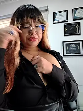 BelleVivianne online show from April 30, 1:07 pm