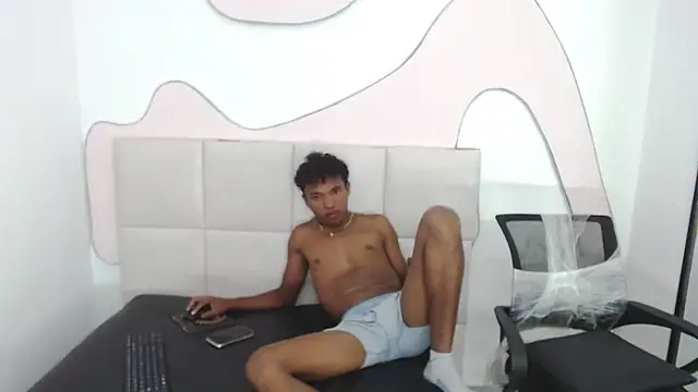 Chris Hott online show from April 19, 2:23 am