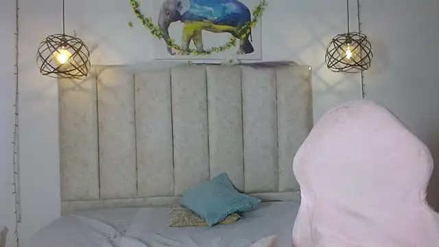 mrandmrsvixencs online show from May 11, 1:45 pm