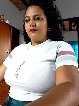 Snapshot of manuboobss chatting on April 24, 8:55 pm manuboobss online show from April 24, 8:55 pm