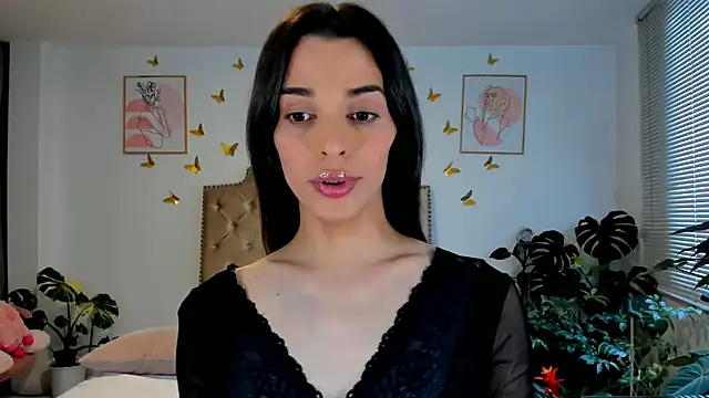 Snapshot of bella_grego chatting on June 19, 8:25 pm bella grego online show from June 19, 8:25 pm