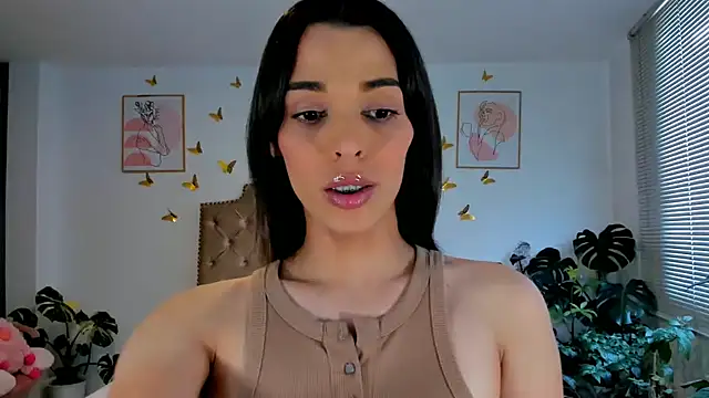 Snapshot of bella_grego chatting on June 22, 6:27 pm bella grego online show from June 22, 6:27 pm