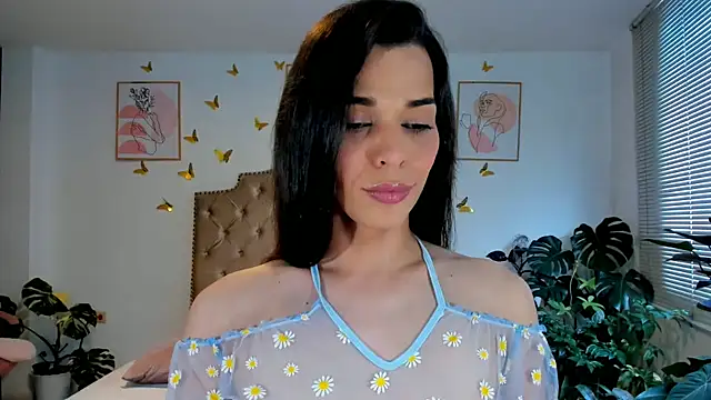 Snapshot of bella_grego chatting on June 11, 8:06 pm bella grego online show from June 11, 8:06 pm