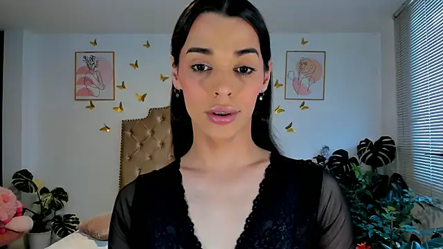 Snapshot of bella_grego chatting on July 8, 2:29 pm bella grego online show from July 8, 2:29 pm
