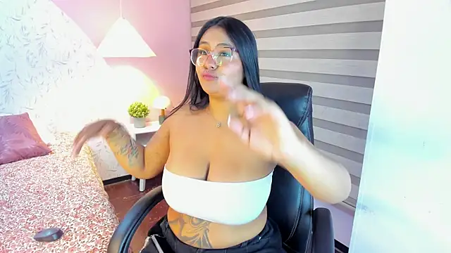 Snapshot of Tammara_Brm chatting on July 13, 11:31 am Tammara Brm online show from July 13, 11:31 am