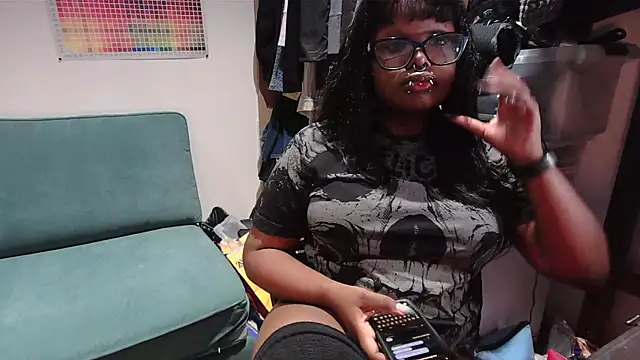 metalpetitepixiee online show from April 21, 2:36 am