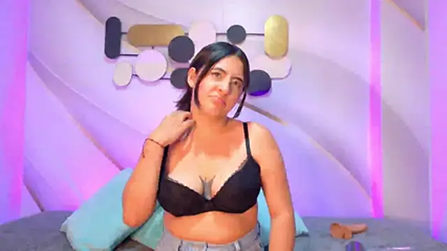 Snapshot of Maggiee_1 chatting on June 17, 7:24 pm Maggiee 1 online show from June 17, 7:24 pm