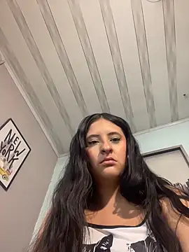 Maggiee 1 online show from May 9, 1:25 pm