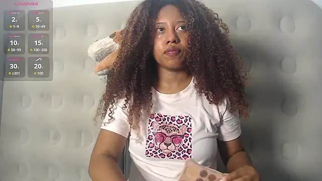 Snapshot of Ms-zozii chatting on June 2, 5:24 pm Ms-zozii online show from June 2, 5:24 pm