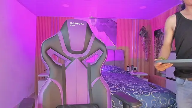 Owen Drake online show from April 24, 3:41 am