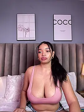 Snapshot of LilyFoox chatting on May 28, 1:28 pm LilyFoox online show from May 28, 1:28 pm