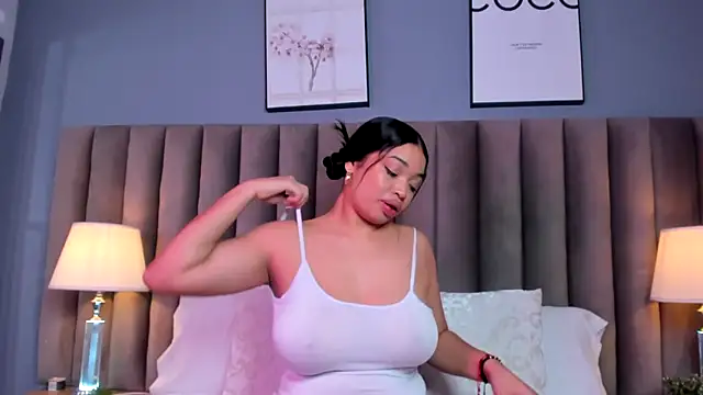 Snapshot of LilyFoox chatting on June 11, 1:08 pm LilyFoox online show from June 11, 1:08 pm