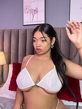 Snapshot of LilyFoox chatting on May 1, 12:43 pm LilyFoox online show from May 1, 12:43 pm