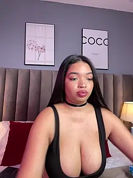 Snapshot of LilyFoox chatting on May 8, 1:15 pm LilyFoox online show from May 8, 1:15 pm