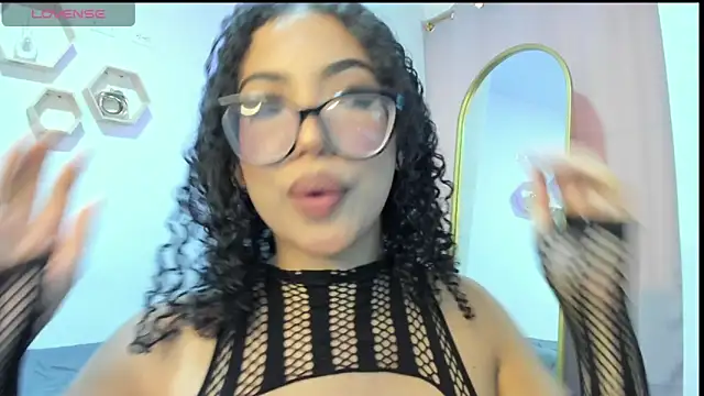 Miss ebony77 online show from April 17, 5:38 pm