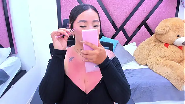 Snapshot of MiaaCastroo chatting on May 19, 1:21 am MiaaCastroo online show from May 19, 1:21 am