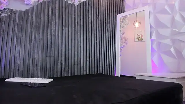Snapshot of Zephyra_bms chatting on July 16, 3:36 am Zephyra bms online show from July 16, 3:36 am