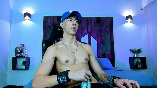 OliverThompsonJS online show from April 21, 4:08 am