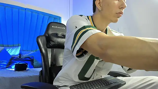 OliverThompsonJS online show from May 30, 5:47 am