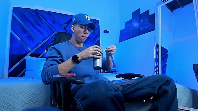 OliverThompsonJS online show from May 8, 5:22 am
