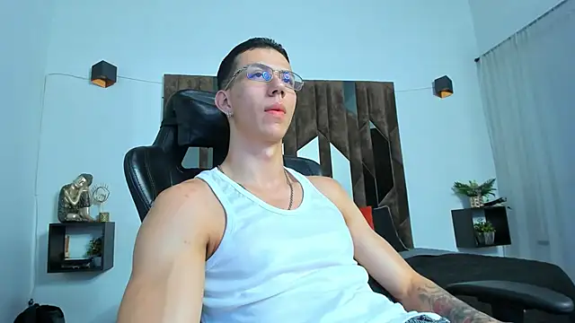 Snapshot of OliverThompsonJS chatting on June 5, 6:07 am OliverThompsonJS online show from June 5, 6:07 am