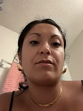 yummymommie7 online show from May 23, 11:48 pm