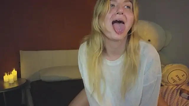 Snapshot of TonyaMeow chatting on July 19, 4:59 pm TonyaMeow online show from July 19, 4:59 pm