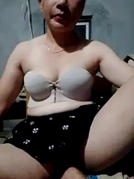 Snapshot of Tieuthu2 chatting on June 3, 3:39 pm Tieuthu2 online show from June 3, 3:39 pm