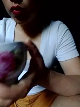 Snapshot of Tieuthu2 chatting on June 5, 11:54 pm Tieuthu2 online show from June 5, 11:54 pm