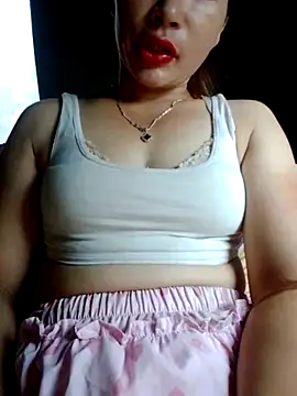 Snapshot of Tieuthu2 chatting on June 25, 12:52 am Tieuthu2 online show from June 25, 12:52 am