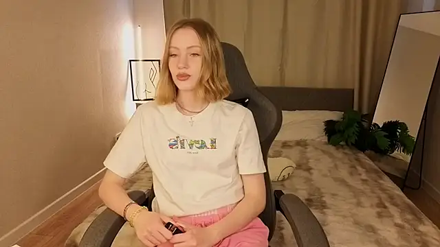 EvaHamilton online show from May 27, 1:57 am