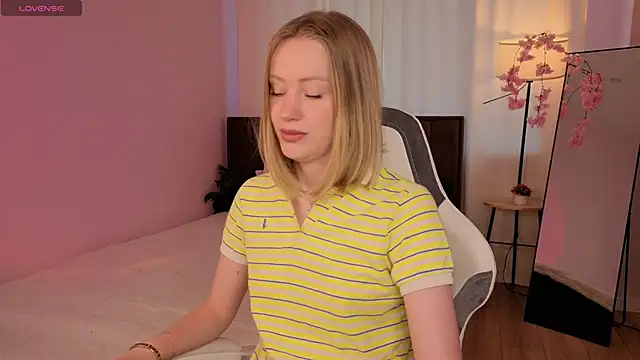 EvaHamilton online show from June 28, 1:12 am