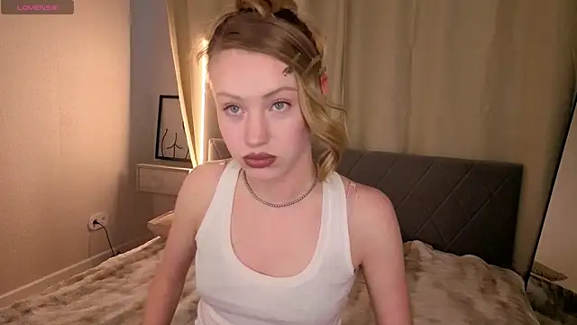 EvaHamilton online show from May 11, 9:32 am