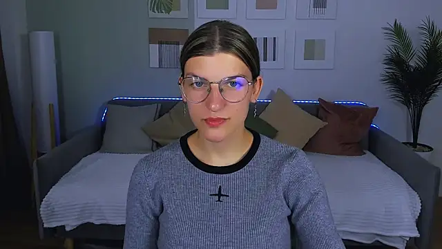 AnnaThorne online show from June 8, 8:37 am