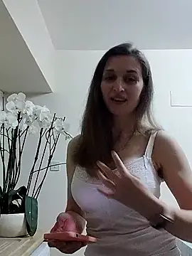 irresistibelle online show from May 8, 6:56 pm