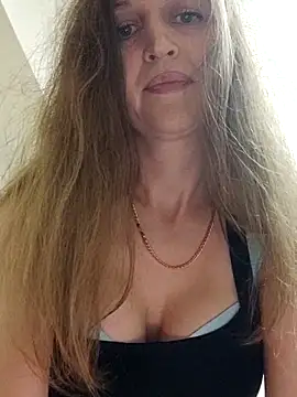 irresistibelle online show from May 1, 9:31 pm