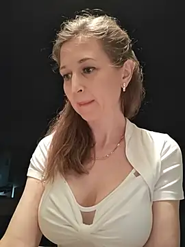 Snapshot of irresistibelle chatting on July 4, 6:45 pm irresistibelle online show from July 4, 6:45 pm